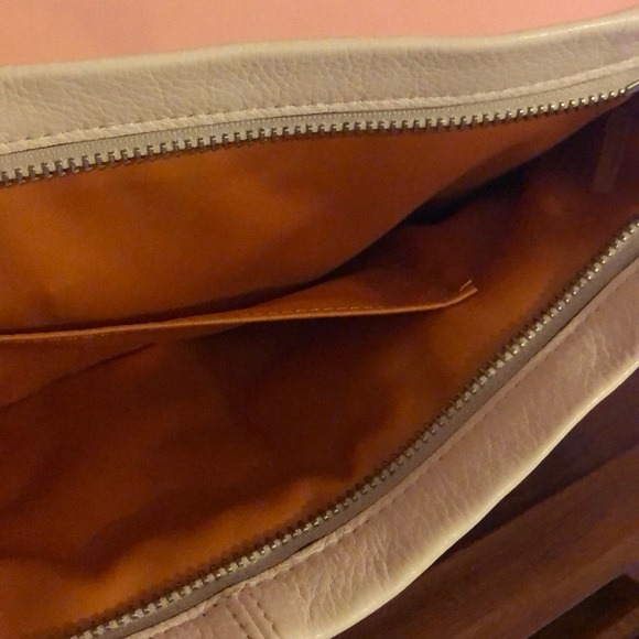 Coach white clutch w/ wrist strap & zipper closure - Picture 8 of 10